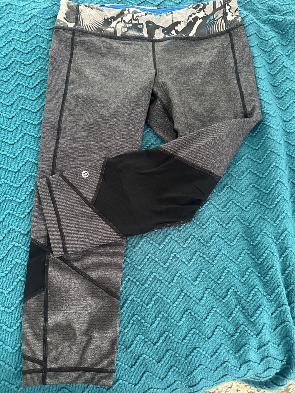 Lululemon Gray Black Blue Athletic Leggings with Patterned Waistband 12